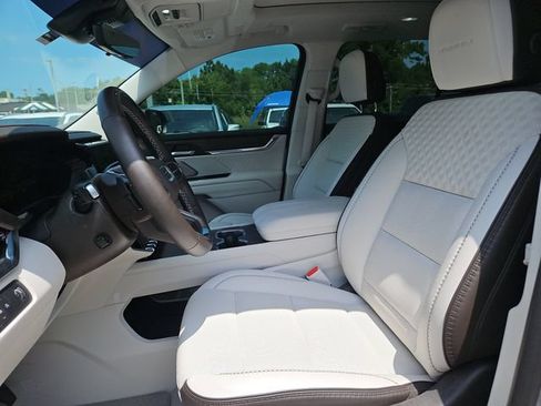 Used 2025 GMC Acadia Denali w/ Super Cruise Package FWD image 16