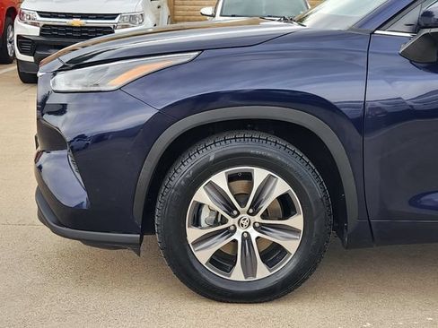 Used 2021 Toyota Highlander XLE FWD image 15