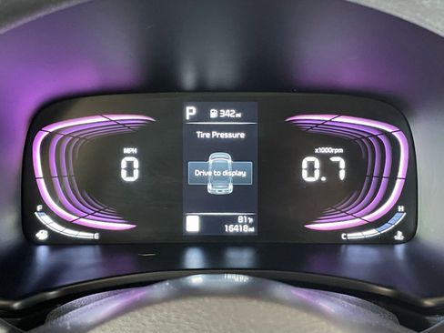 Used 2025 Kia Soul LX w/ LX Technology Package FWD image 38