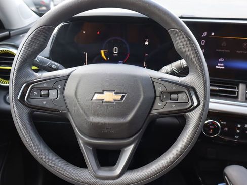 Used 2024 Chevrolet Trax LT image 6