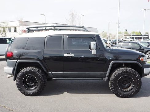 Used 2014 Toyota FJ Cruiser 4WD w/ Upgrade Package image 8