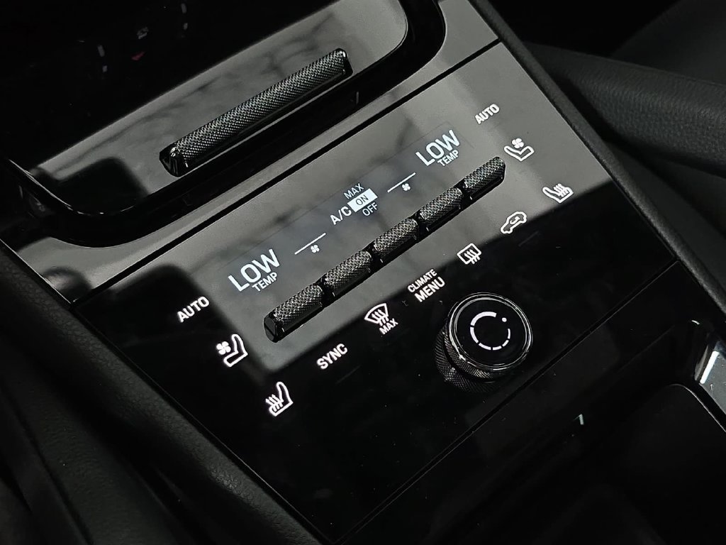 Certified 2026 Porsche Cayenne AWD/4WD image 19