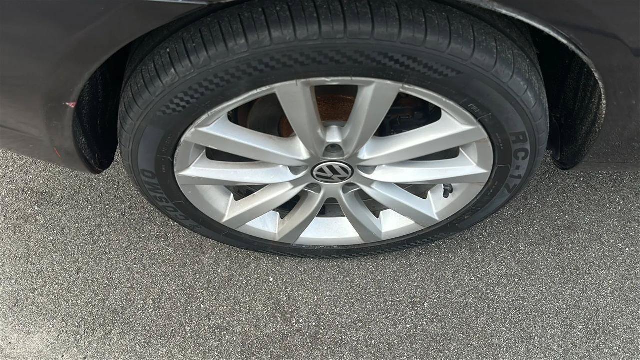 Used 2015 Volkswagen Eos Komfort FWD image 28