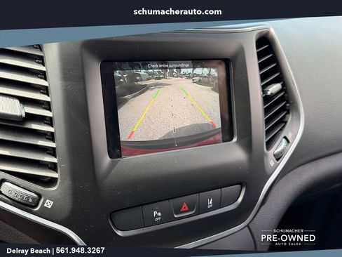 Used 2021 Jeep Cherokee Latitude Plus FWD image 20