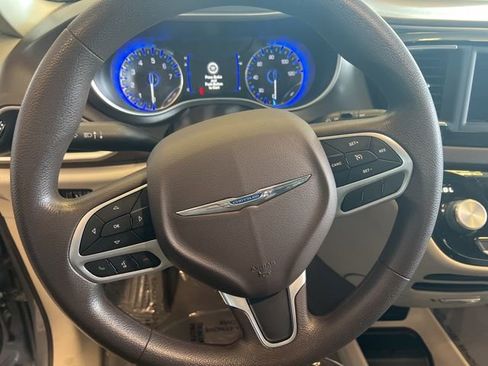 Used 2021 Chrysler Voyager LX image 22