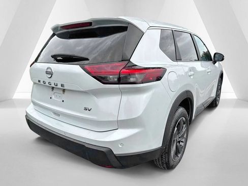 Used 2024 Nissan Rogue SV FWD image 7