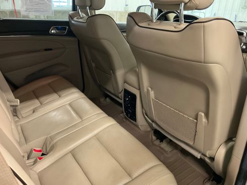 Used 2014 Jeep Grand Cherokee Overland w/ Advanced Technology Group AWD/4WD image 30
