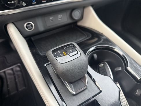 Used 2023 Nissan Rogue SL w/ SL Premium Package image 32