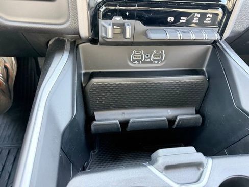 Used 2024 RAM 3500 Big Horn w/ Sport Appearance Package image 8