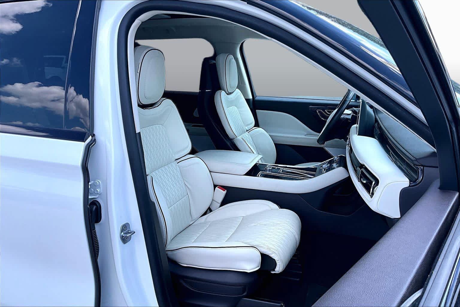 Used 2023 Lincoln Aviator Black Label AWD/4WD image 9