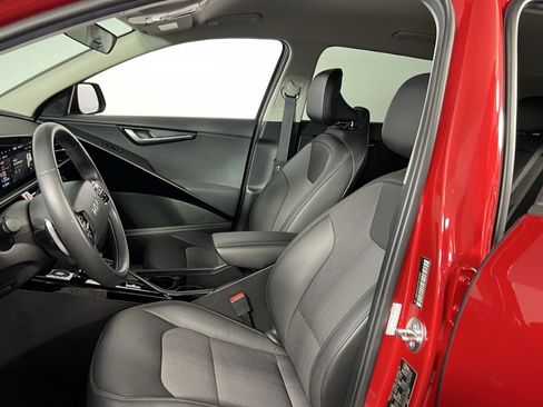 Used 2023 Kia Niro EX image 25