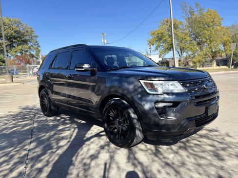 Used 2018 Ford Explorer XLT w/ Equipment Group 202A image 5