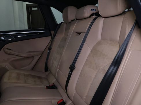 Used 2019 Porsche Macan image 14