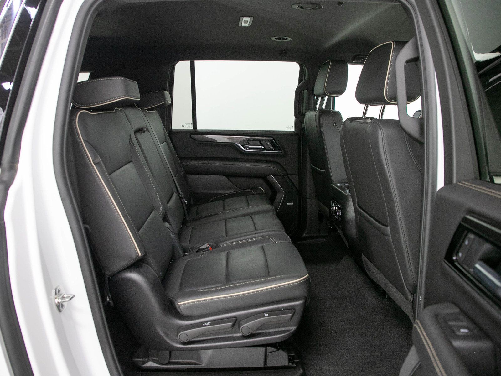 Used 2025 GMC Yukon XL Elevation AWD/4WD image 12