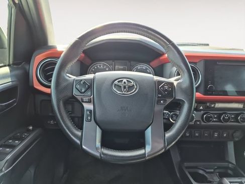 Used 2017 Toyota Tacoma TRD Sport w/ Premium & Technology Package AWD/4WD image 12
