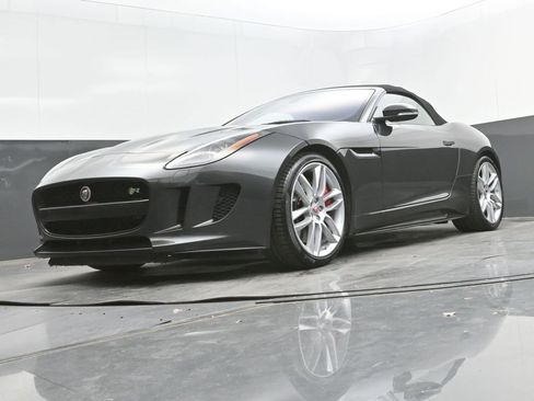 Used 2017 Jaguar F-TYPE R image 30