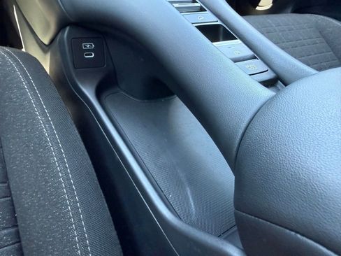 Certified 2025 Honda HR-V LX image 26