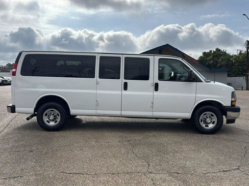 Used 2018 Chevrolet Express 3500 LT w/ LT Preferred Equipment Group RWD image 26