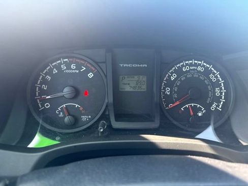 Used 2017 Toyota Tacoma SR w/ SR Convenience Package RWD image 9