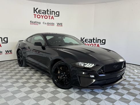 Used 2020 Ford Mustang GT Premium w/ Black Accent Package RWD image 3