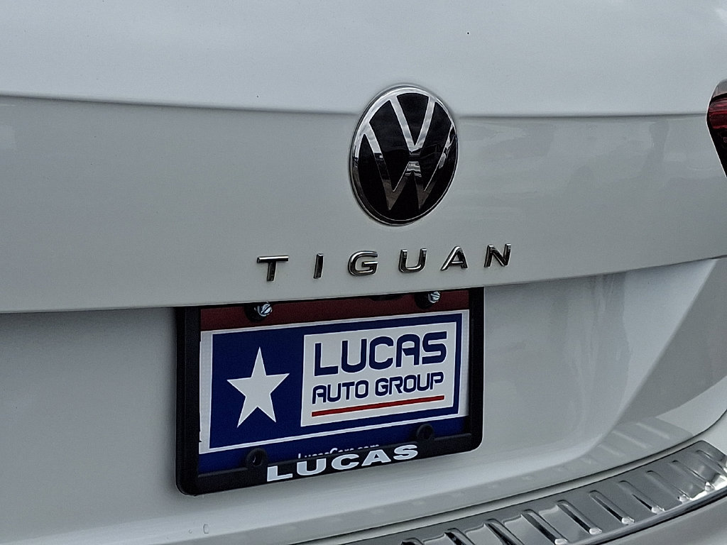 Used 2023 Volkswagen Tiguan SE R-Line AWD/4WD image 32