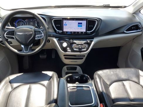Used 2023 Chrysler Pacifica Touring-L FWD image 28