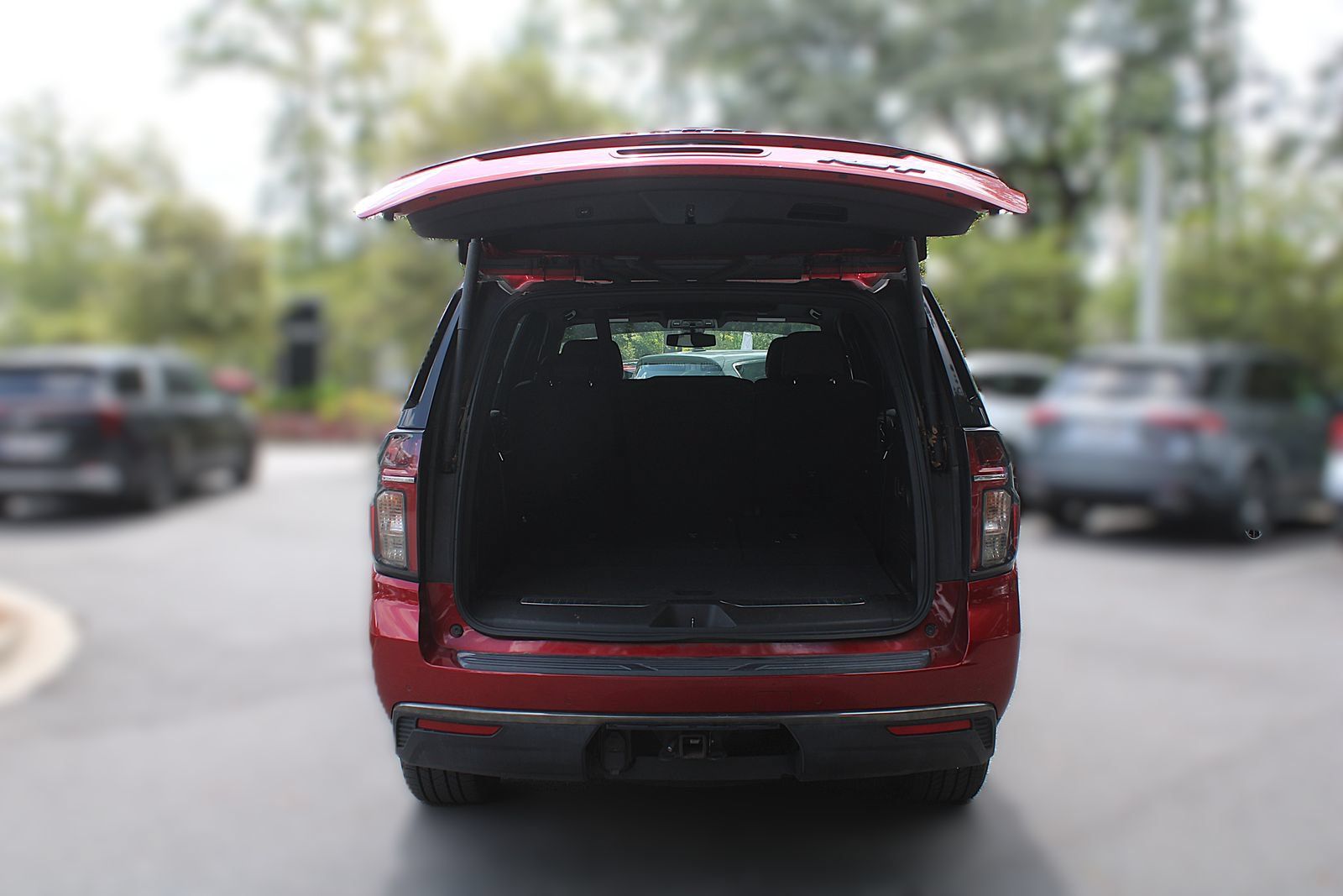 Used 2022 Chevrolet Tahoe RST w/ Luxury Package RWD image 9