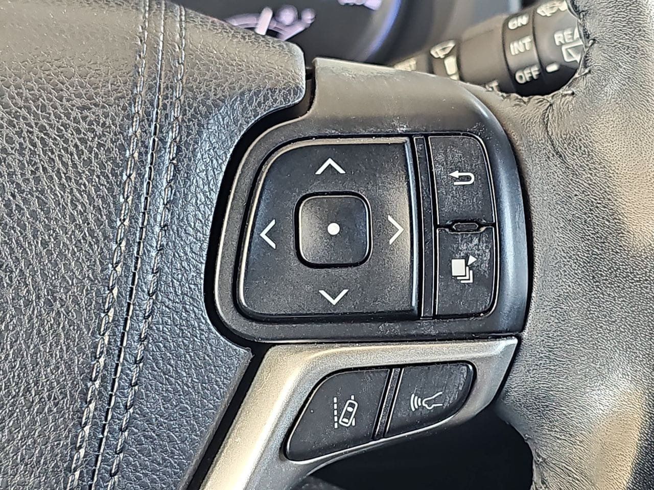 Used 2018 Toyota Highlander Limited w/ Protection Package #3 AWD/4WD image 24