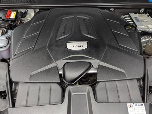 Used 2021 Porsche Cayenne image 31