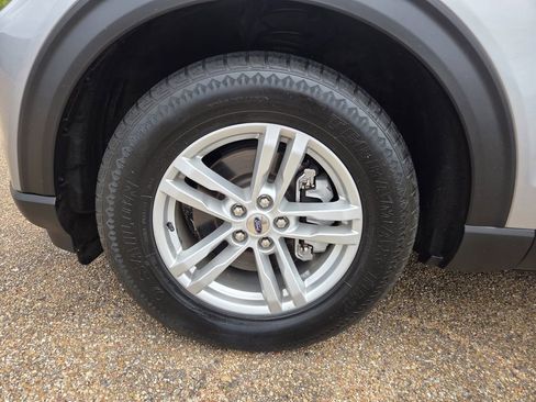 Used 2020 Ford Explorer XLT RWD image 25