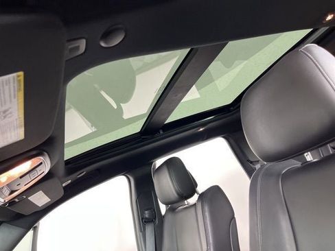 Used 2021 Jeep Grand Cherokee Limited w/ Luxury Group II image 33