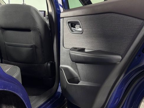 Used 2022 Nissan Rogue SV image 28