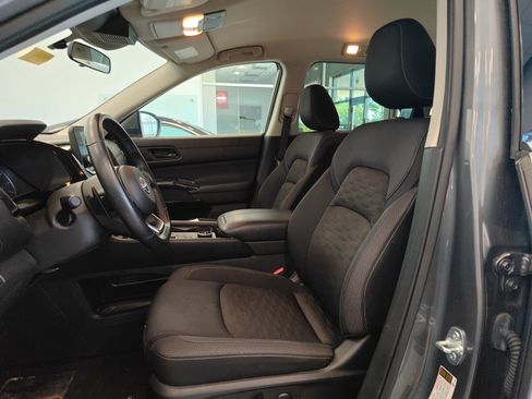 Used 2025 Nissan Pathfinder SV AWD/4WD image 7