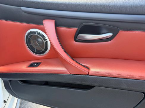 Used 2011 BMW M3 Convertible RWD image 18