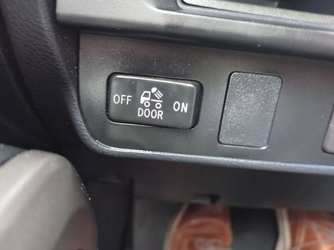 Used 2016 Toyota Tacoma SR5 w/ SR5 Appearance Package (SN) AWD/4WD image 17