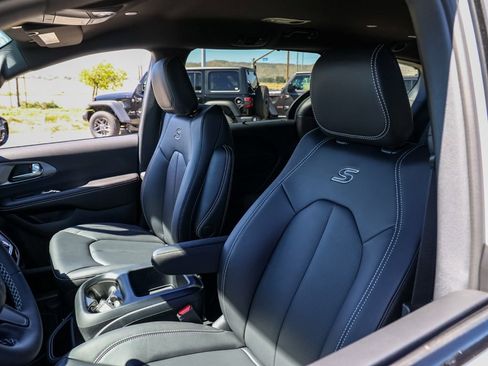 New 2026 Chrysler Pacifica Select w/ S Appearance Package image 15