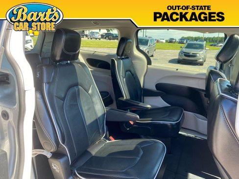 Used 2024 Chrysler Pacifica Limited FWD image 12