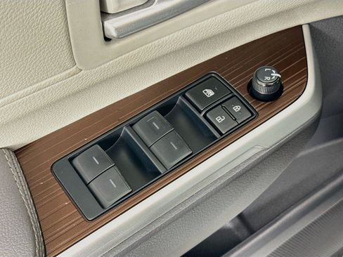 Certified 2024 Toyota Sienna XLE FWD image 30
