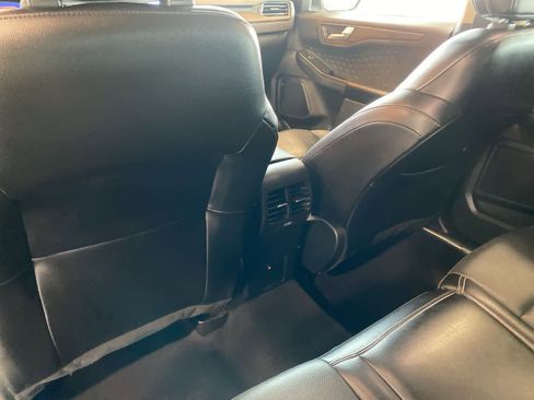 Used 2020 Ford Escape Titanium image 28