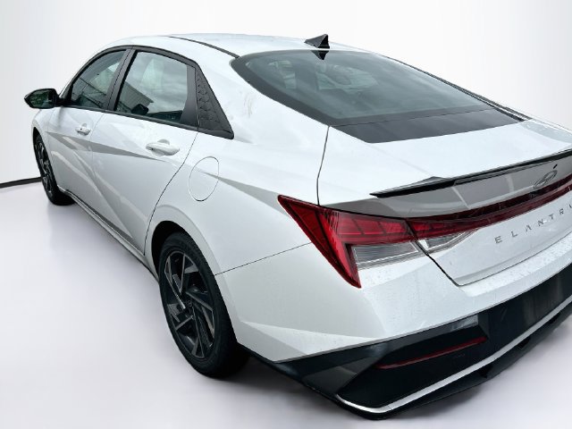 Certified 2025 Hyundai Elantra SEL FWD image 6
