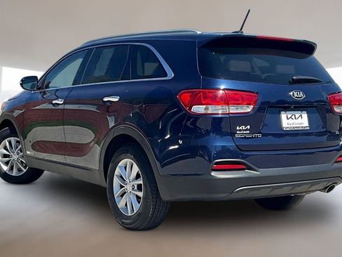 Used 2017 Kia Sorento AWD image 4