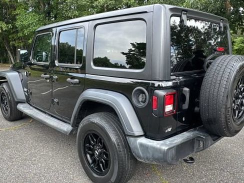 Used 2019 Jeep Wrangler Unlimited Sport S AWD/4WD image 3