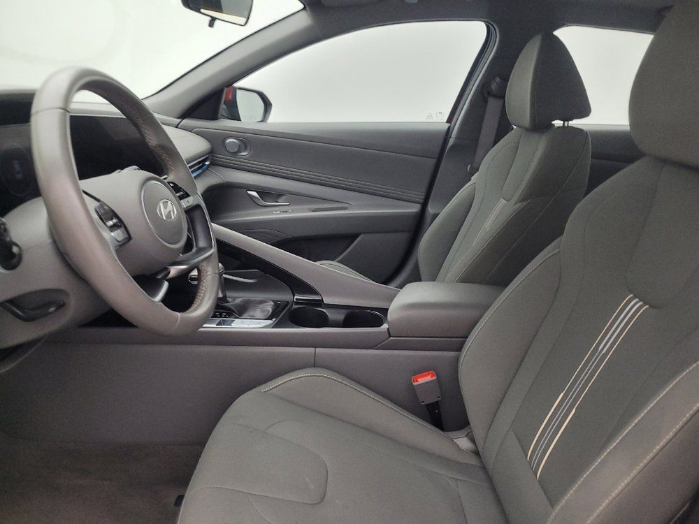 Used 2025 Hyundai Elantra SEL FWD image 17