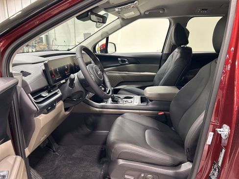 New 2026 Kia Carnival FWD image 11