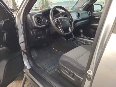 Used 2022 Toyota Tacoma TRD Sport image 10