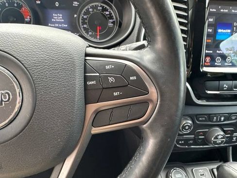 Used 2020 Jeep Cherokee Limited AWD/4WD image 13
