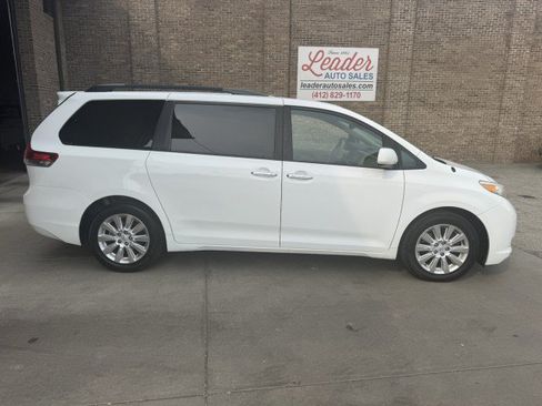 Used 2014 Toyota Sienna XLE w/ Entertainment Package AWD/4WD image 3