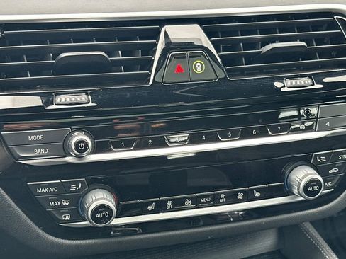 Used 2023 BMW 530e w/ M Sport Package image 22