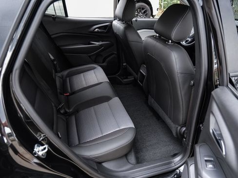 Used 2024 Chevrolet Trax LT w/ Driver Confidence Package FWD image 47