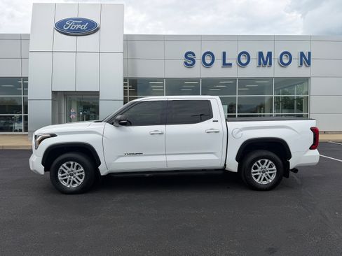 Used 2023 Toyota Tundra SR5 w/ SR5 Premium Package AWD/4WD image 10